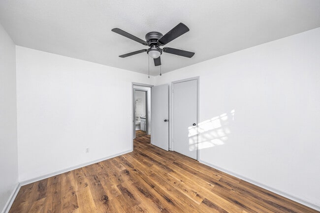 Building Photo - 911 SW 35th St