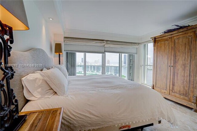 Building Photo - 7000 Island Blvd