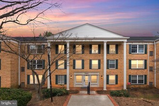 Building Photo - 7651 Tremayne Pl
