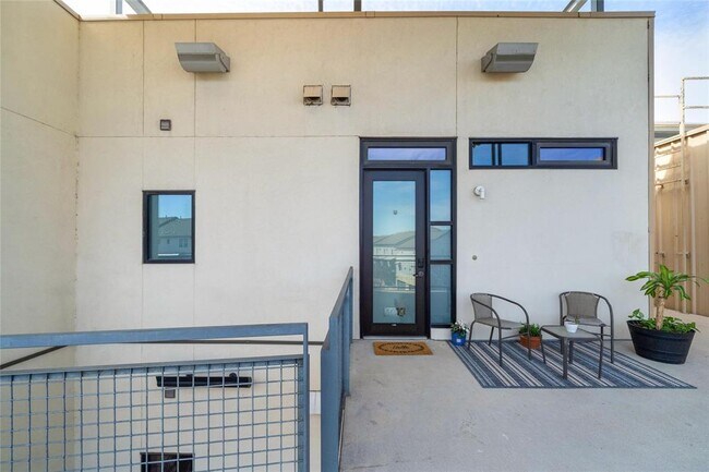 Building Photo - 2525 S Lamar Blvd