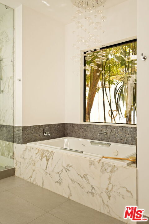 Building Photo - 1516 Forest Knoll Dr