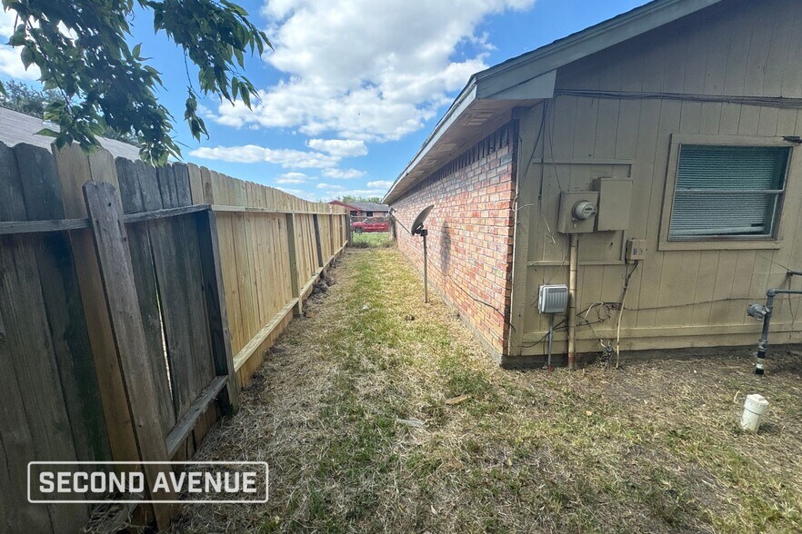 Building Photo - 11727 Mosscrest Dr