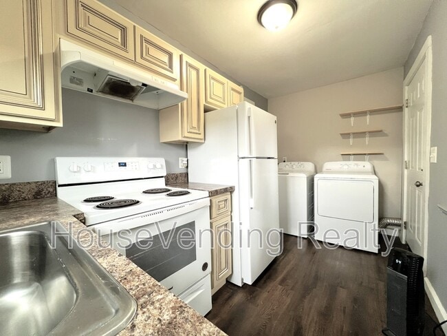 Building Photo - 214 Wright Rd