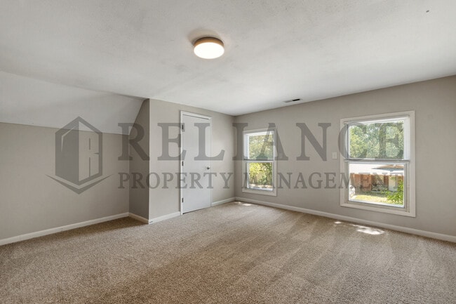 Building Photo - 1923 N Burns Ave