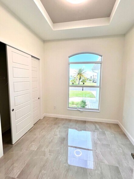 Building Photo - 55 Rotonda Cir