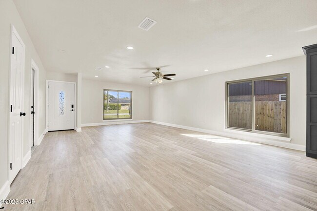 Building Photo - 5204 Park St