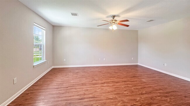 Building Photo - 7406 Blue Jay Dr