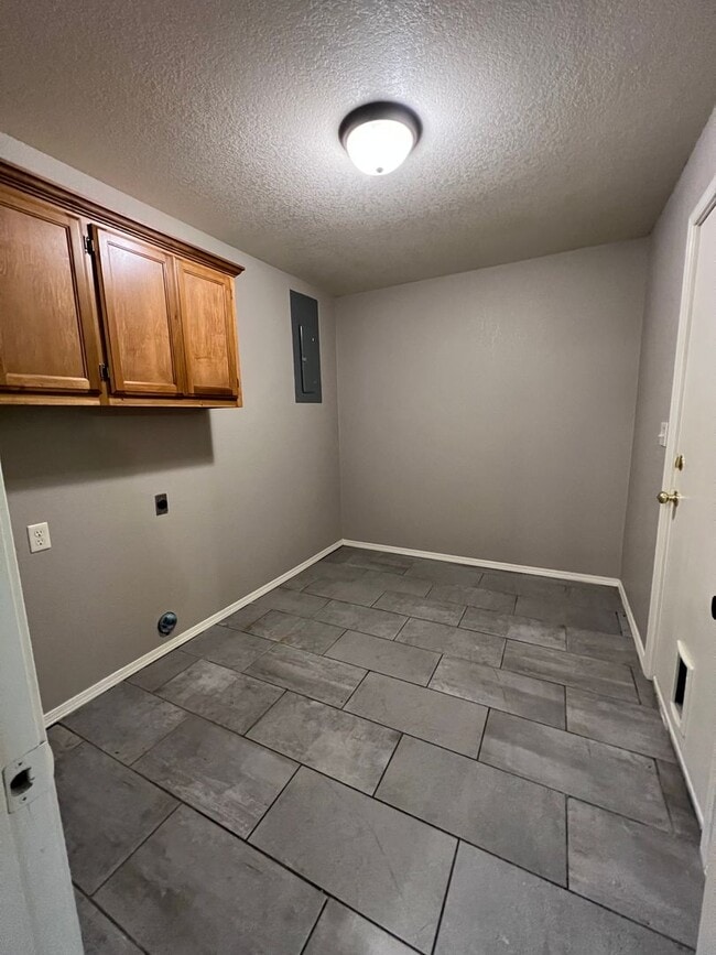 Building Photo - 3 Bed 1.5 Bath House, 1 Car Carport, Yard Care Included.