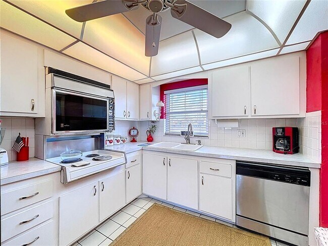 Building Photo - 4650 Cove Cir