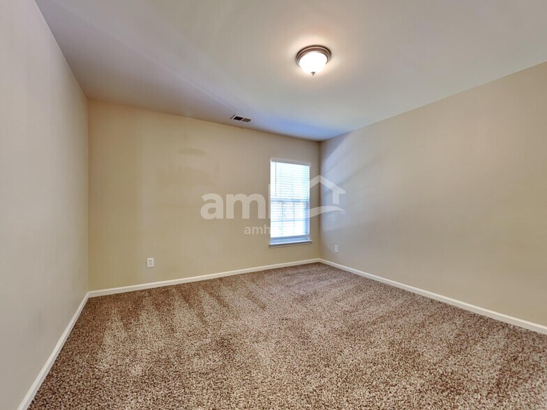 Building Photo - 417 Green Park Ln