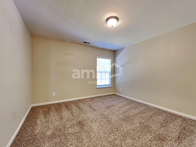 Building Photo - 417 Green Park Ln