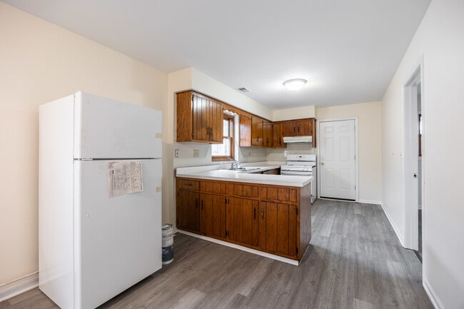 Building Photo - 6323 W Fullerton Ave