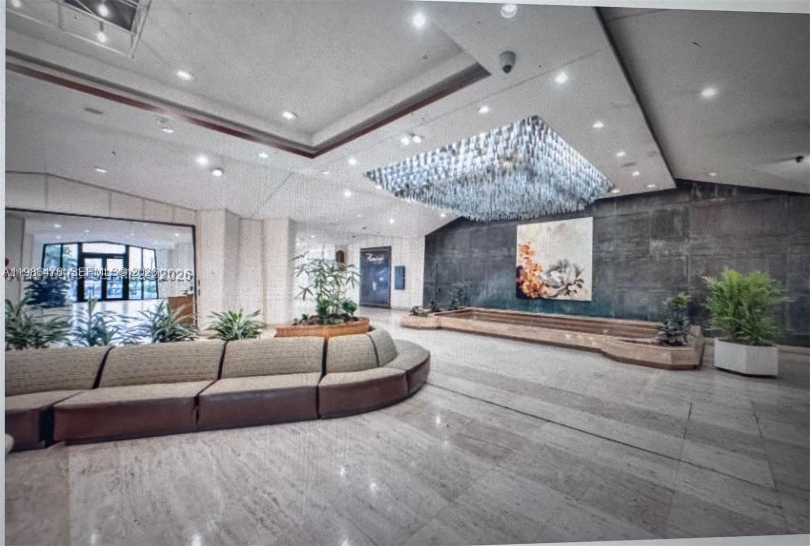 Building Photo - 999 Brickell Bay Dr