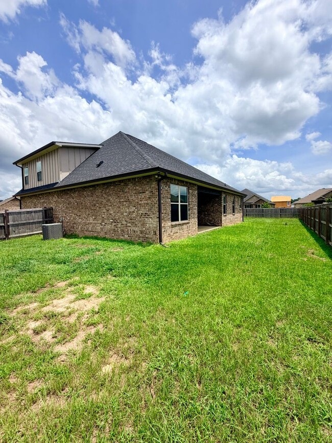Building Photo - 91 Barnyard Wy
