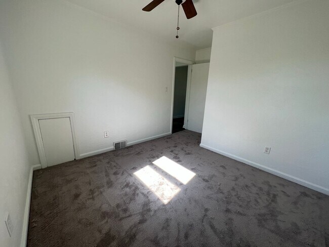 Building Photo - Modern 3 bedroom, 1.5 bathroom home in Bethel Park