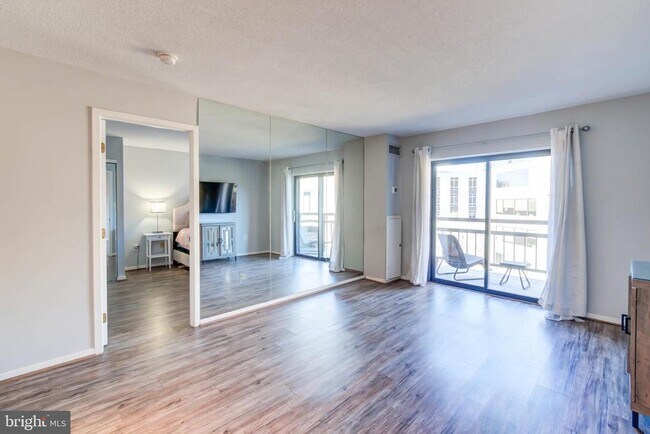 Building Photo - 2111 Wisconsin Ave NW