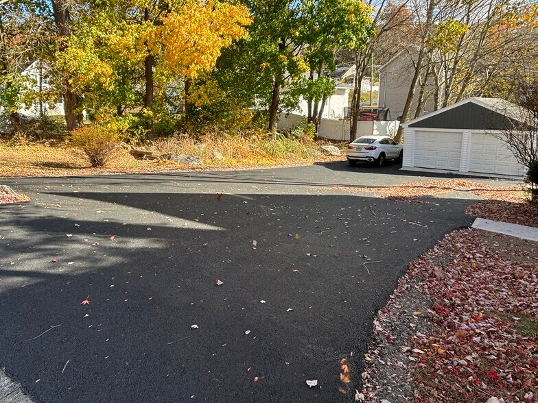 Driveway - 206 Echo Lake Rd