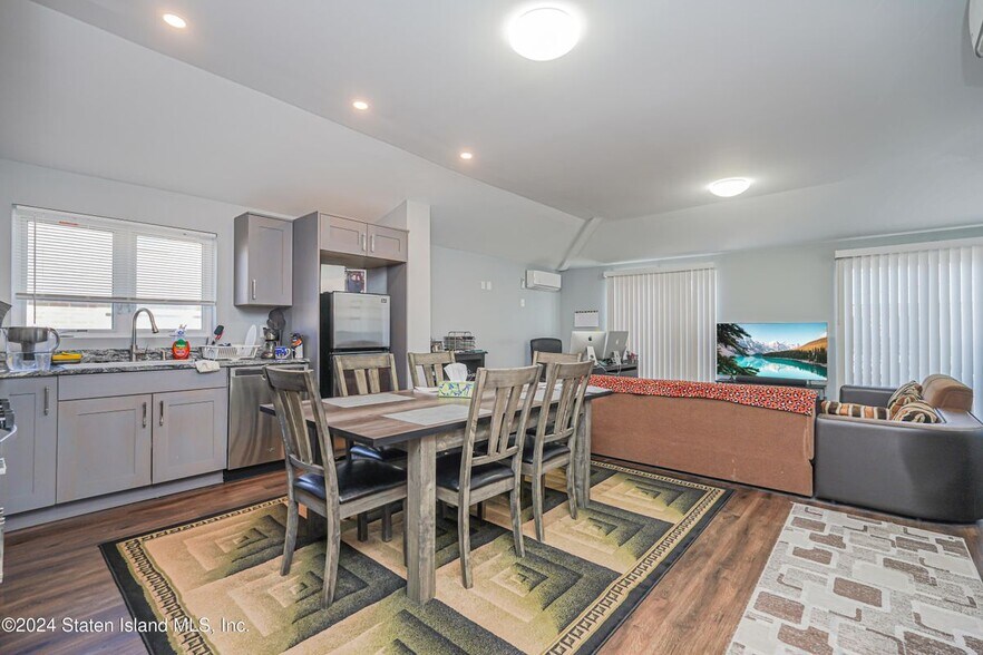 Building Photo - 2981 Hylan Blvd