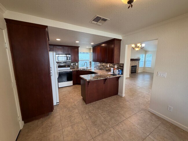 Building Photo - Beautiful Updated Home