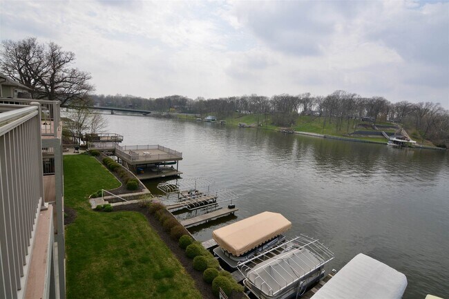 Building Photo - 12368 Bridgeview Dr N