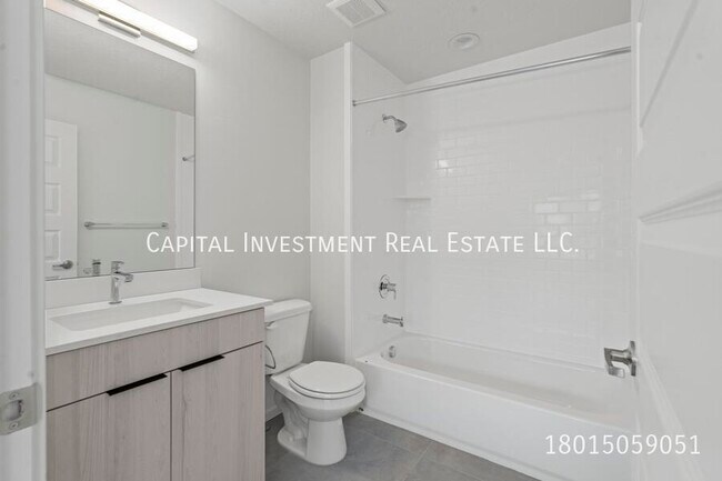 Building Photo - 1689 S W Temple St