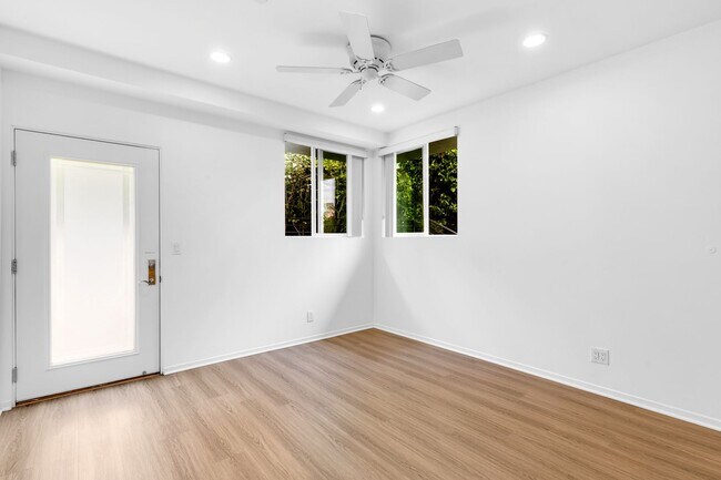 Building Photo - 3 Bed 3 Bath Ocean View, Penthouse "Mark Singer" Residence in Downtown Laguna Beach