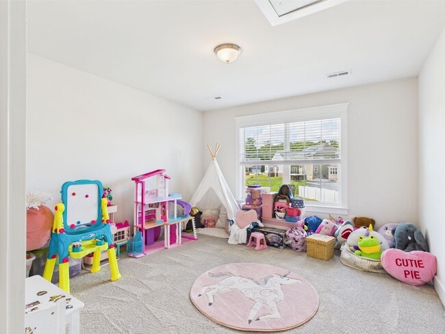 Building Photo - Spacious 5-Bedroom Colonial Home for Rent ...
