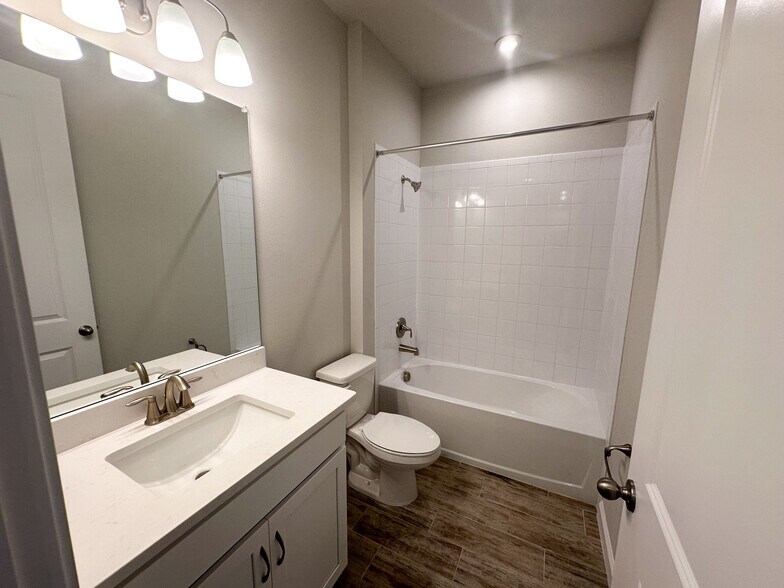 Building Photo - 4551 Arboretum Cir