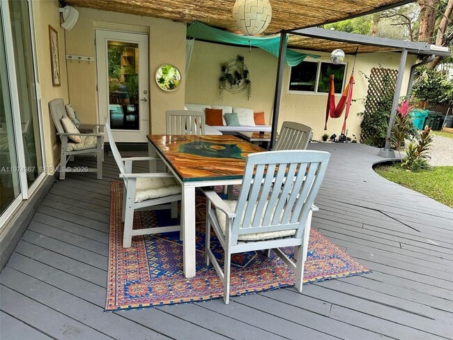 Building Photo - 750 NE 120th St