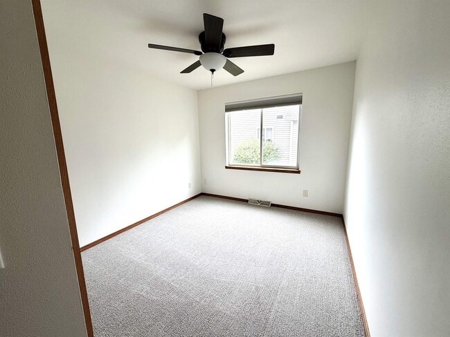 Building Photo - 1217 Glacier Hill Dr