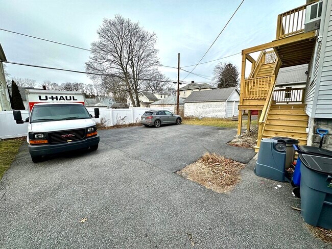 Building Photo - 156 Main St