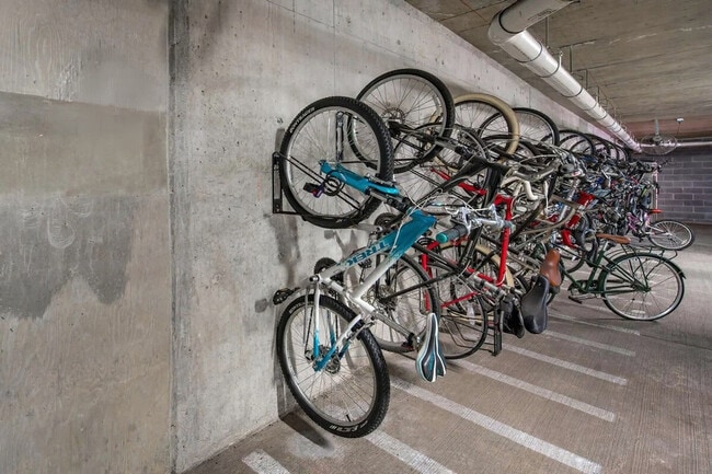 Building Photo - 1548 Spring Hill Rd