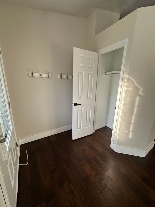 Building Photo - GET $500 OFF THE FIRST MONTHS RENT!!!