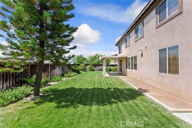Building Photo - 8061 Palm View Ln