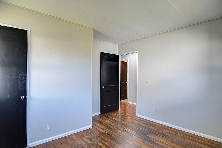 Building Photo - 2665 Elmore Dr