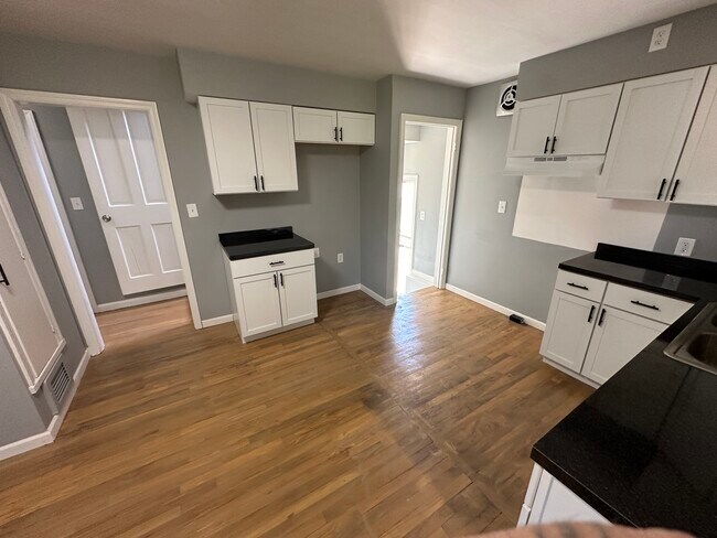 Building Photo - 1709 N Ballenger Hwy