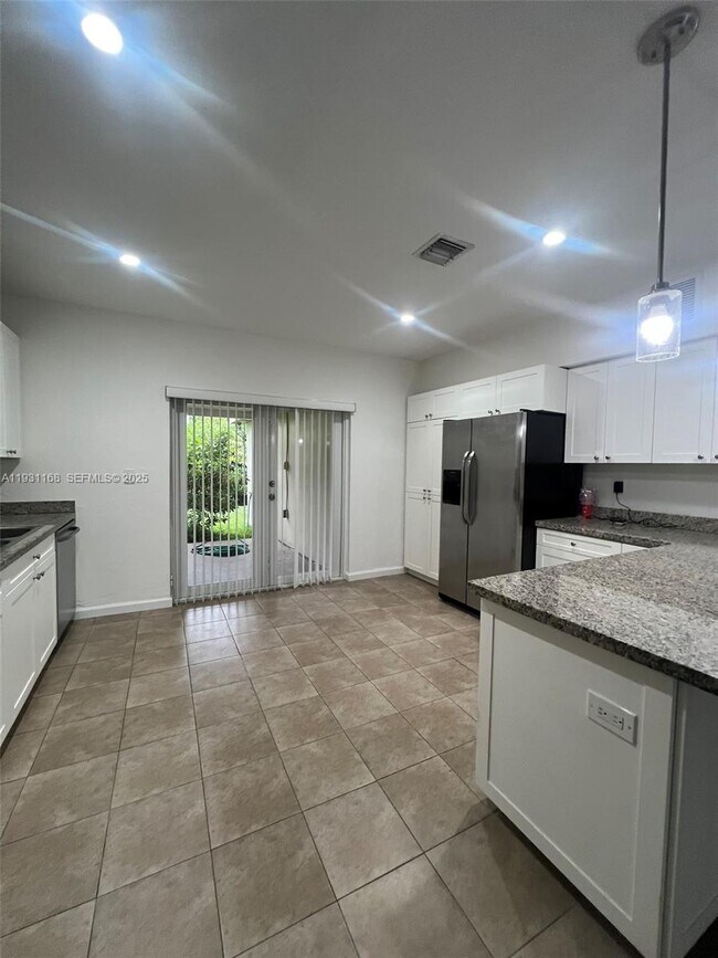 Building Photo - 9030 SW 40th Terrace