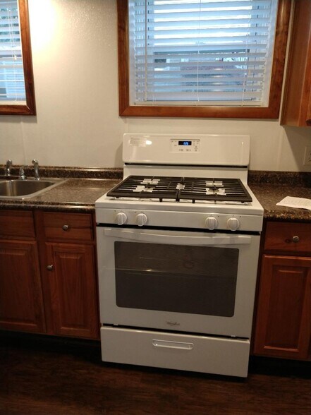 Building Photo - 213 Dwelly St