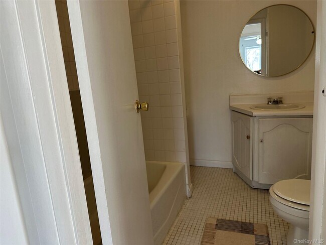 Building Photo - 165 Ulster Ave