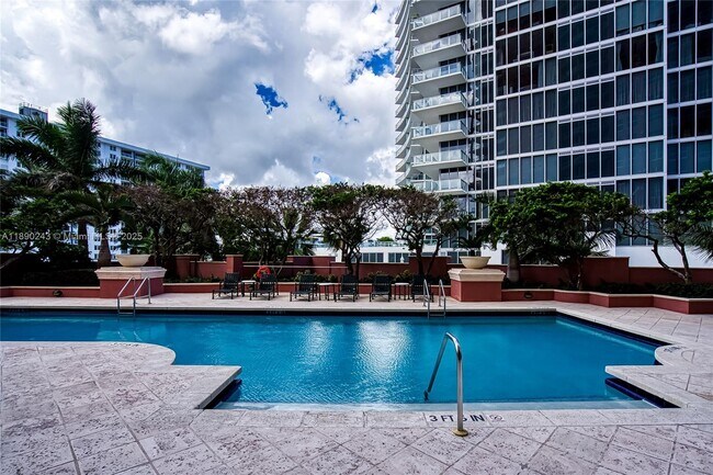 Building Photo - 2110 N Ocean Blvd