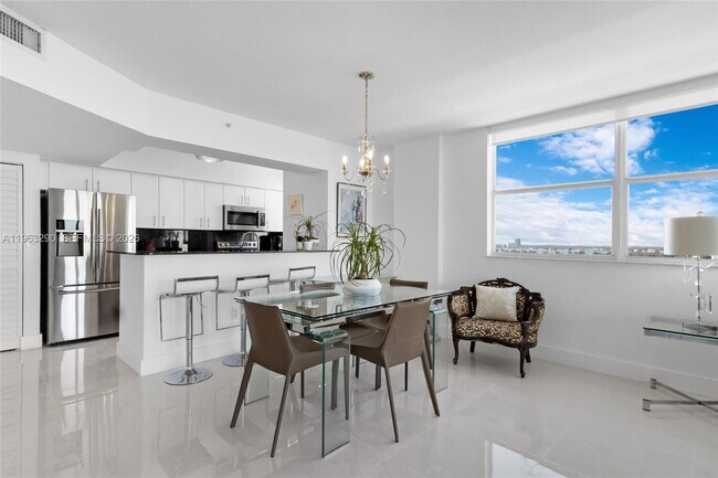 Building Photo - 1625 Kennedy Cswy