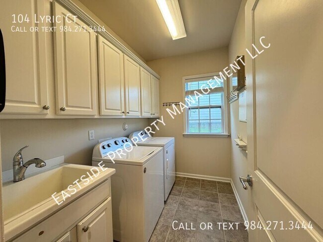 Building Photo - 104 Lyric Ct