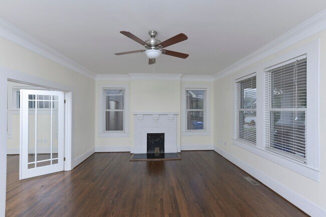 Building Photo - Cozy 3BR/2BA Home Steps from USC – PRE-LEA...