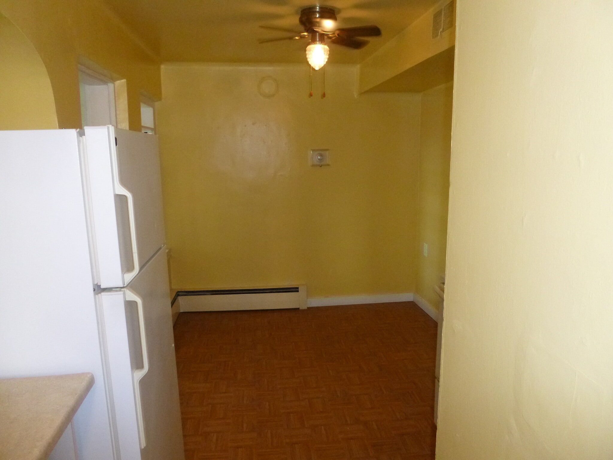 Dinning Room - 612 Stewart Ave