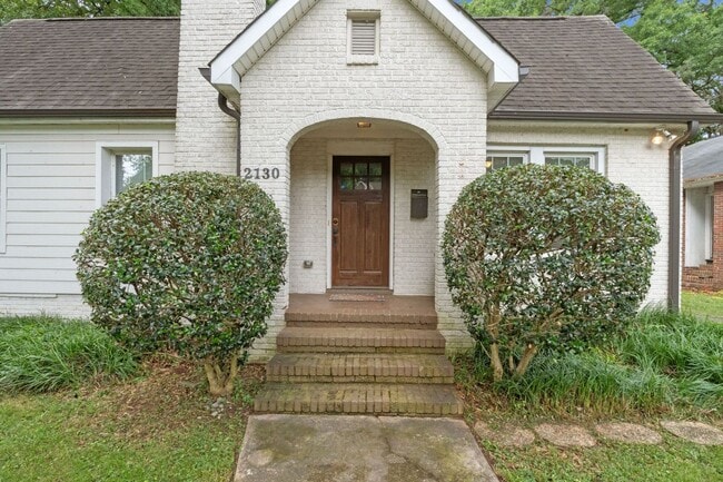 Building Photo - 2130 Chesterfield Ave