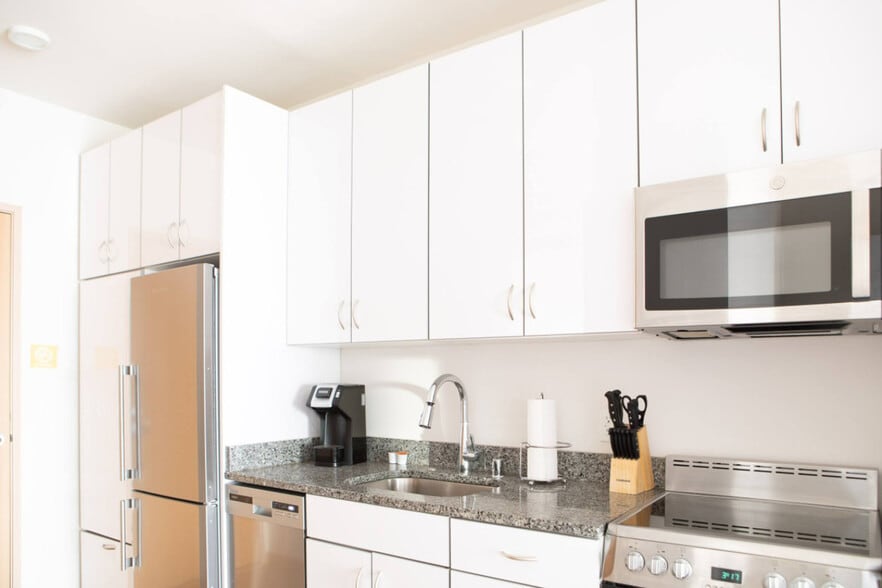 Building Photo - 1640 N Water St