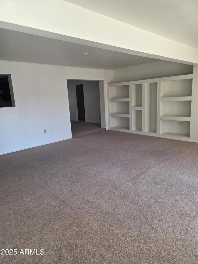 Building Photo - 570 N Villa Nueva Dr