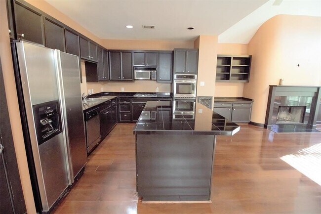 Building Photo - 9810 Marlink