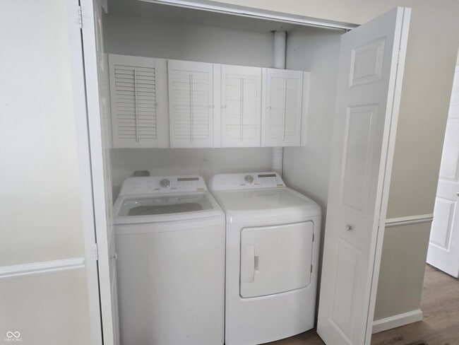 Building Photo - 10155 Orchard Park Dr W