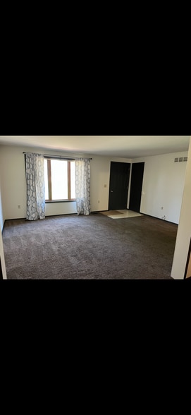 Building Photo - 1583 highland park dr